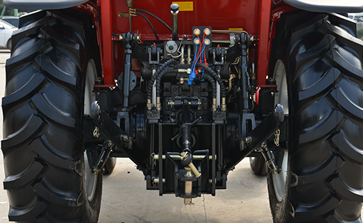 AG尊龙凯时-1000型拖拉机